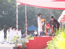 Sekda Sultra Pimpin Upacara Penurunan Bendera Merah Putih pada HUT RI Ke-79