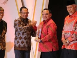 Pj Gubernur Sultra Terima Penghargaan dari Kemendagri