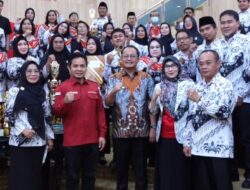 Buka Rakorpimcab PGRI Kendari, Pj Wali Kota Minta Dukungan untuk Bangun Pendidikan