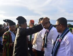 Bupati dan Wakil Bupati tiba di Buton, Disambut Meriah Masyarakat